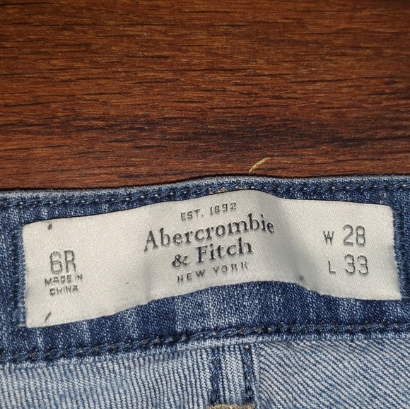 Abercrombie - Picture 3 of 3